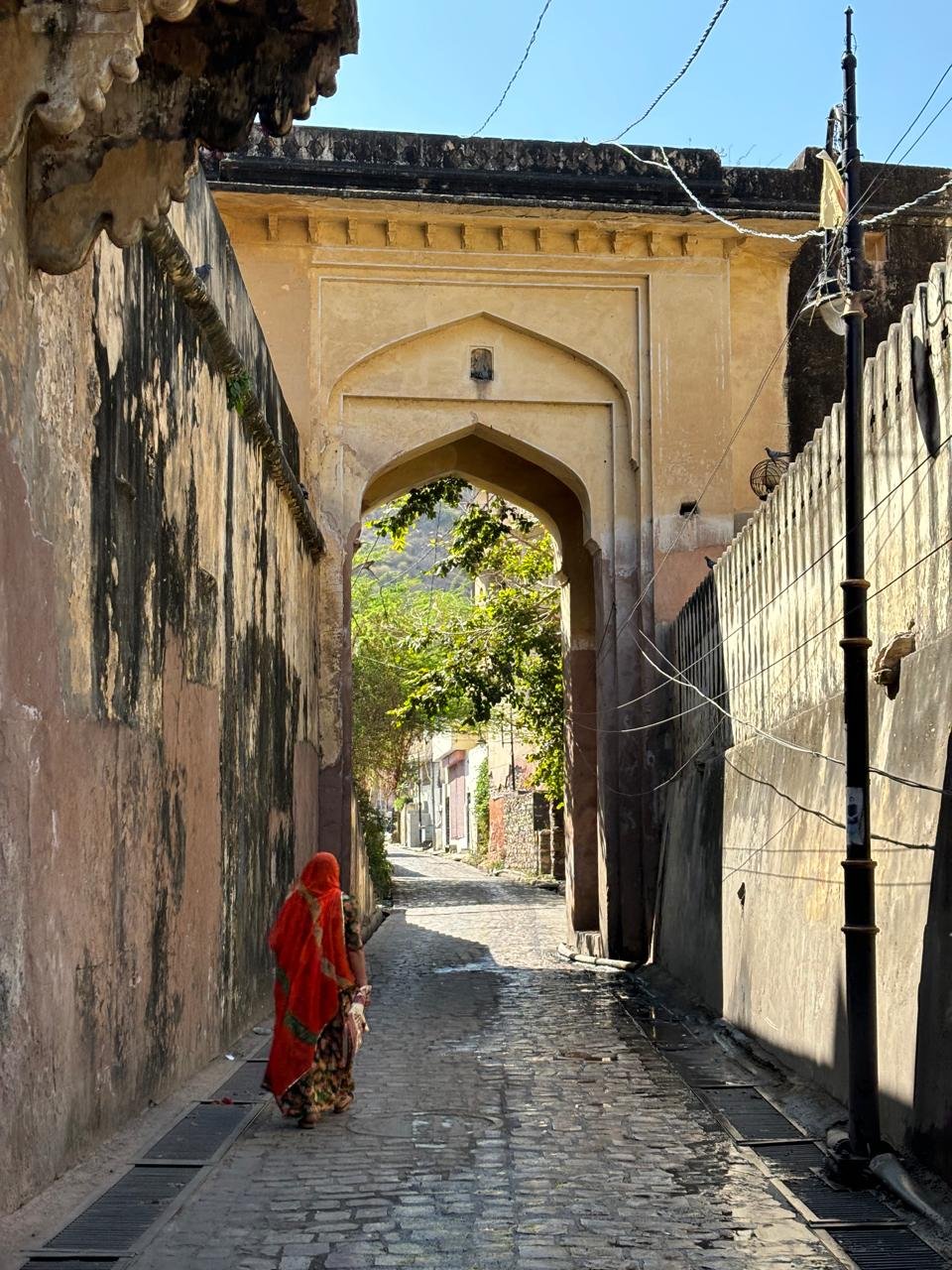 Why Stay in Amer Instead of Central Jaipur? A Traveller’s Guide